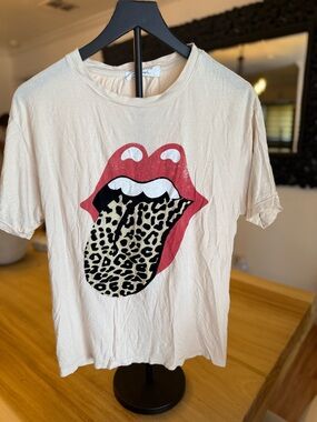 Daydreamer Cream Tee with Red Leopard Tongue Graphic